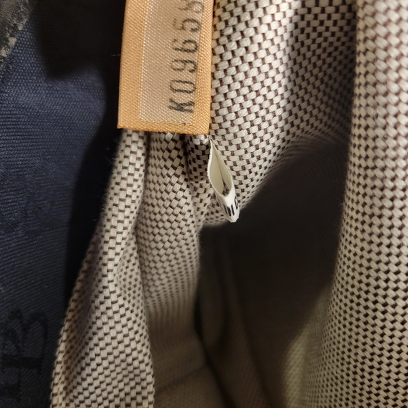 Dooney & Bourke, black fabric handbag with leather handle. - Picture 3 of 7